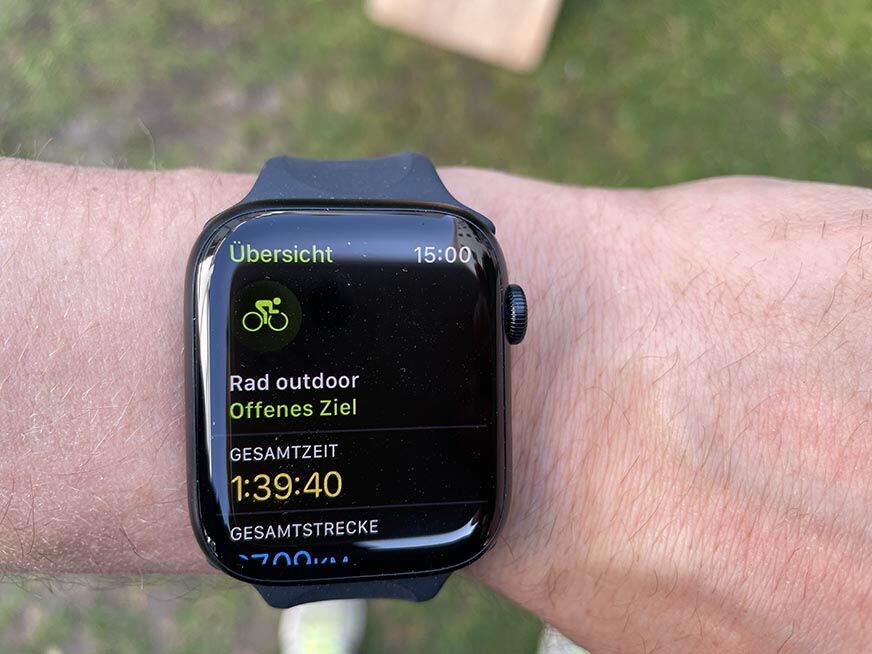 Man sieht die Aufzeichnung beim Radfahren auf der Apple Watch 7.